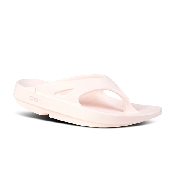 1000BLUSH_shot2_590x_3ab550ec-8ac8-4c0c-a82a-e3d4110c80a5 OOFOS Unisex OOriginal Flip Flops in Blush - Image 1