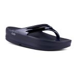 OOFOS Women's OOmega OOlala Thong Sandal in Black