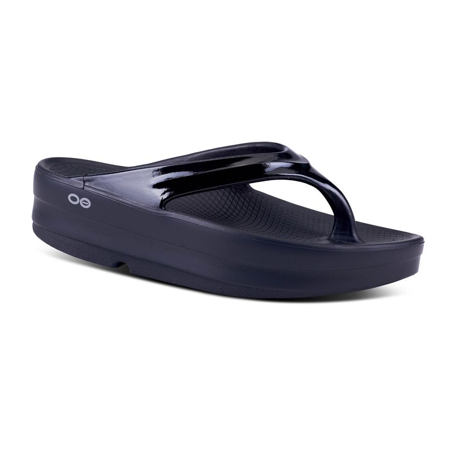 1410BLACK_shot2_932x680_2215b487-18d6-4b9f-acad-1ef47e240536 OOFOS Women's OOmega OOlala Thong Sandal in Black - Image 1