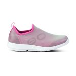 OOFOS Women's OOMG Sport Low Shoe in White Fuchsia - Image 3