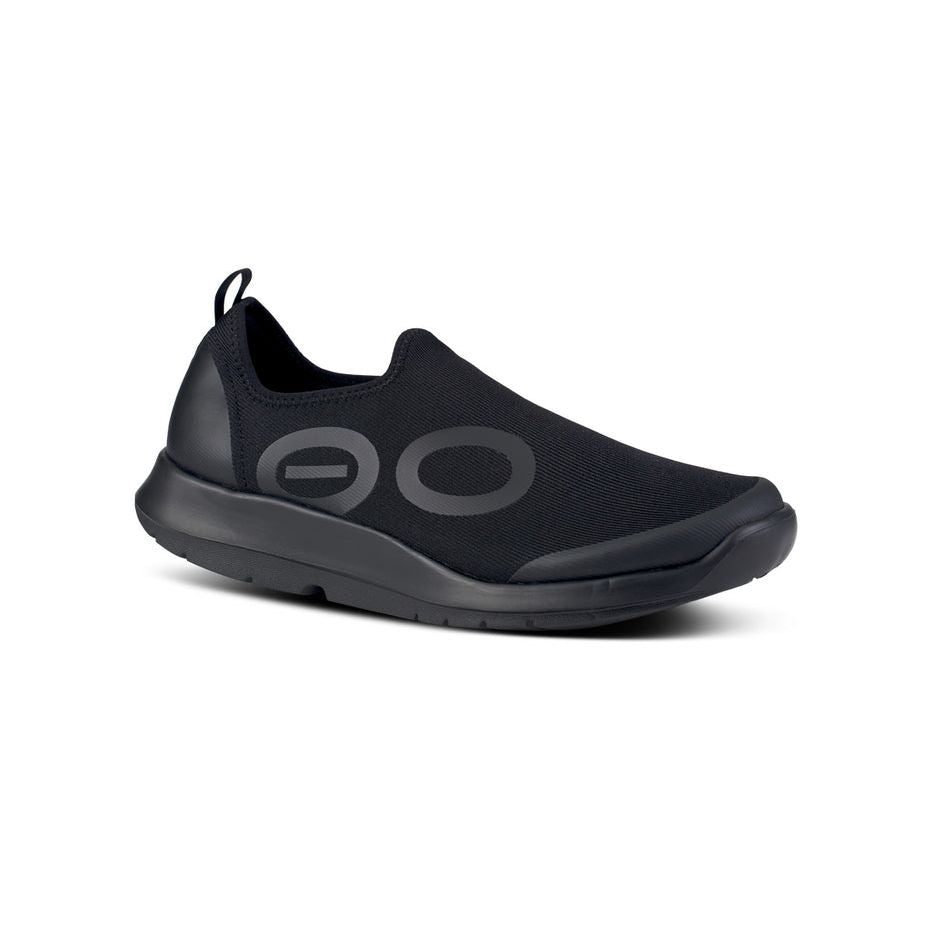 5085BLACK_shot2_932x680_8ccbe24b-fbd0-49c6-9b9c-4101c12a9318 OOFOS Men's OOMG Sport Low Shoe in Black - Image 1